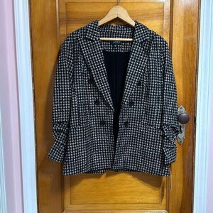 Elegant Black and White Houndstooth Cardigan